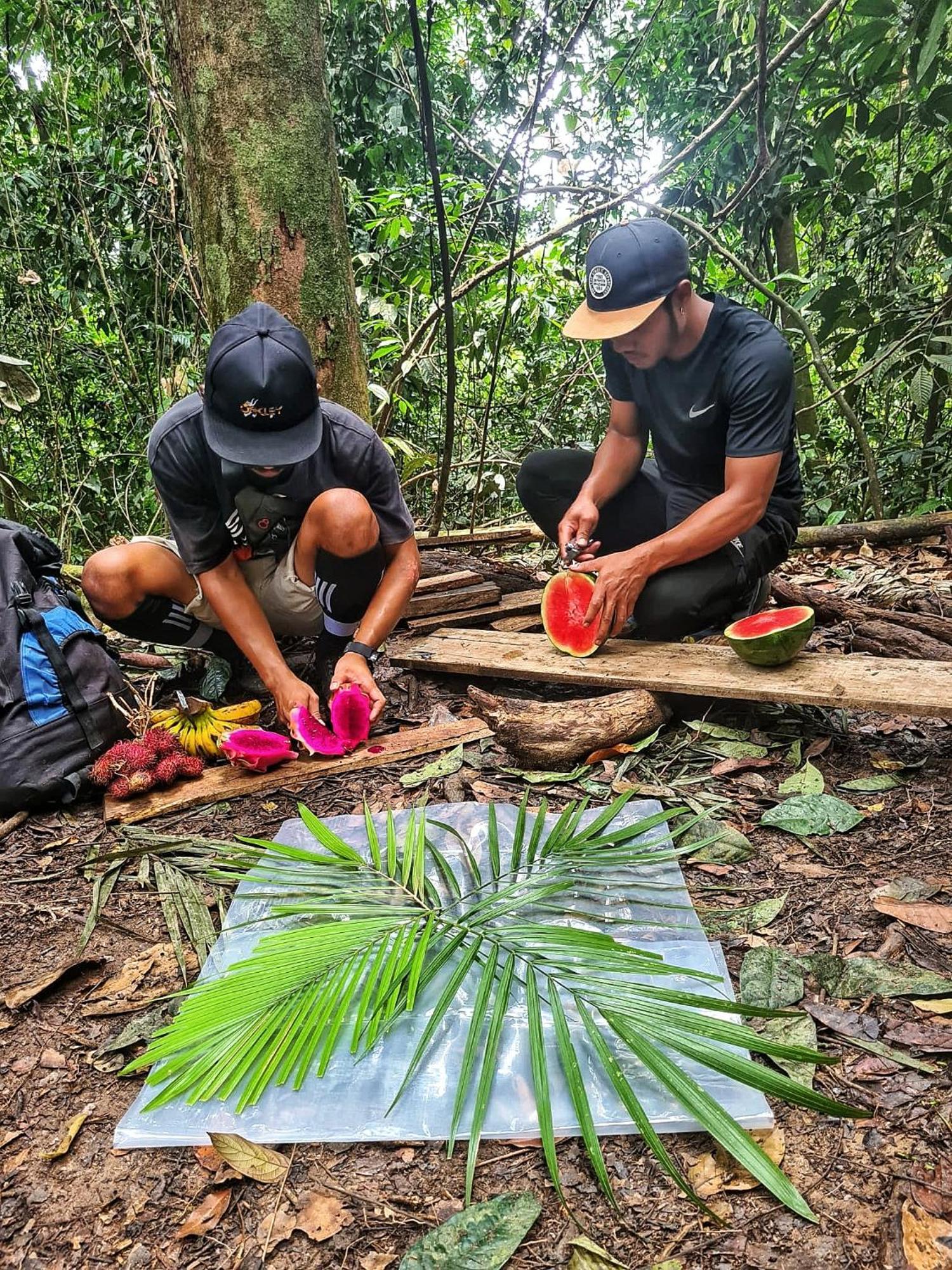 Tropical Jungle Lodge & Jungle Trekking Bukit Lawang Exteriör bild