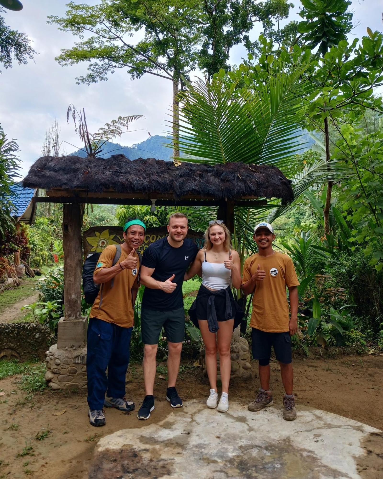Tropical Jungle Lodge & Jungle Trekking Bukit Lawang Exteriör bild
